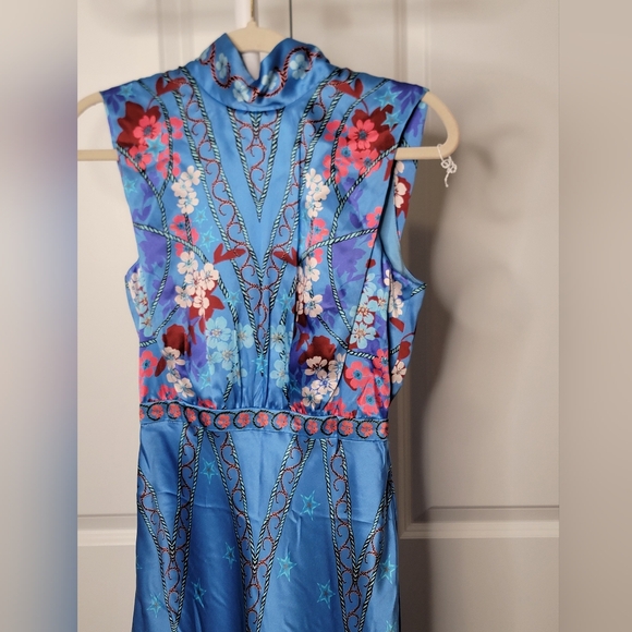 Saloni Fleur Midi Dress In Sky Flourish - Picture 4 of 8